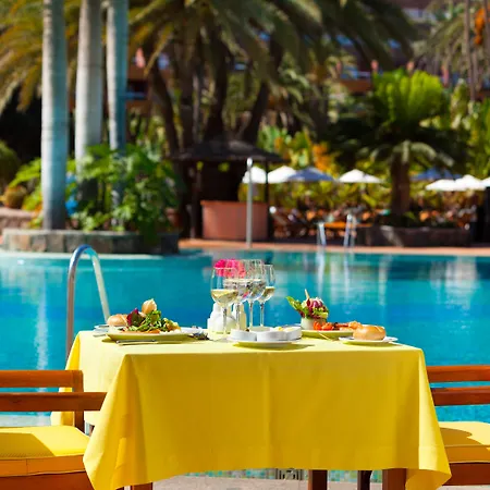 Seaside Palm מלון 5*